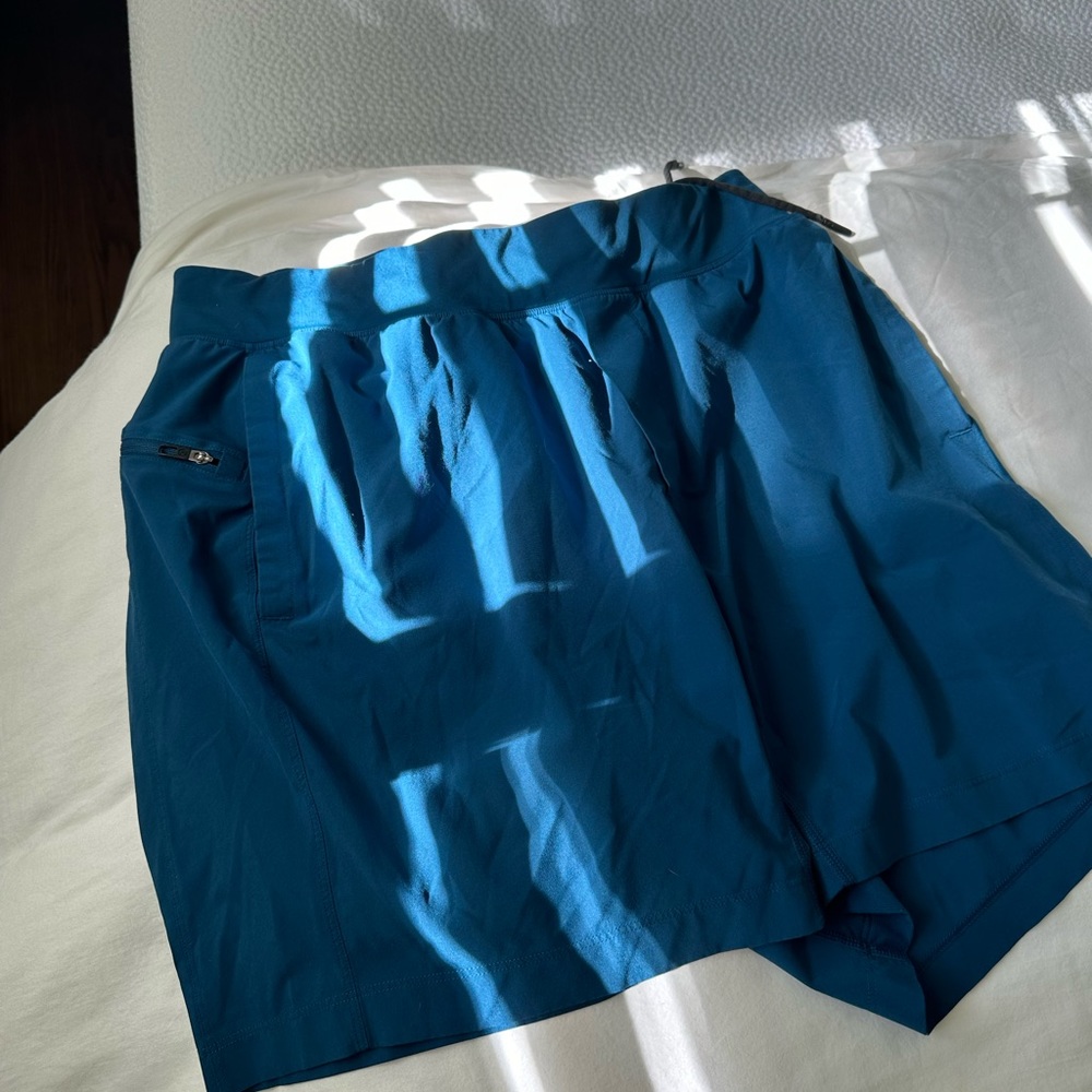 Lululemon Linerless Short - Medium